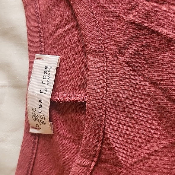 Cold shoulder top - Picture 2 of 3